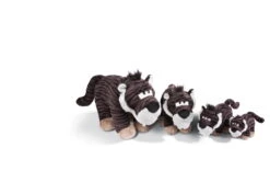 Nici 45312 MagNICI Säbelzahntiger Rodriguez Ca 10cm Stone Age Plüsch -Nici 45307 45308 45309 45310 06 Groessenvergleich 1 2048x1376
