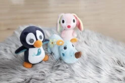 Nici 46570 Wombitombi Schmusetier 3D Nashorn Manuffi 20cm My First Nici -Nici 46572 06 46570 46571 Milieu 2048x1365 1