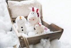 Nici 48163 Einhorn Theodor Im Schneeanzug Ca 22cm Plüsch Kuscheltier GREEN -Nici 48166 10 48163 48162 Milieu vorl 2048x1365 3