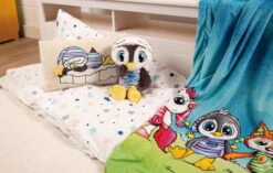 Nici 48521 Schlafmützen Pinguin Pingulini 38cm Plüsch Kuscheltier -Nici 48521 14 48526 48524 Milieu 2048x1303