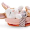 Nici 48707 Sleeping Pets Bunnies Hase Karamell Punkte 12cm Schlafend Im Körbchen -Nici 48707 01 HA Frei 2048x1374